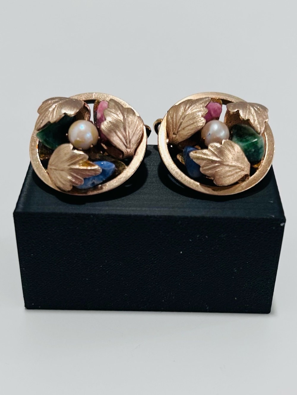 Sarah Coventry Brooch and Clip On Earrings Set Floral Circle Faux Pearl Stones - Picture 9 of 15